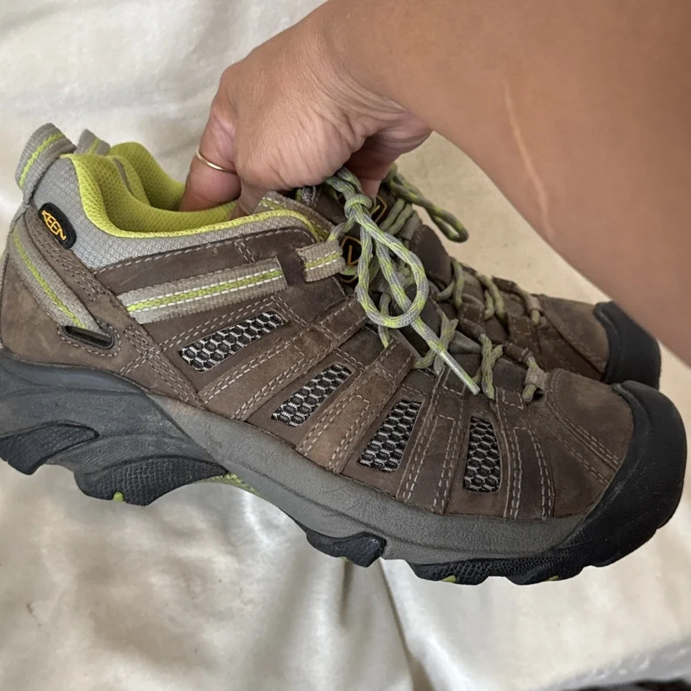 KEEN Women's Voyageur hiking shoes Brown & Lime Green Sz 9